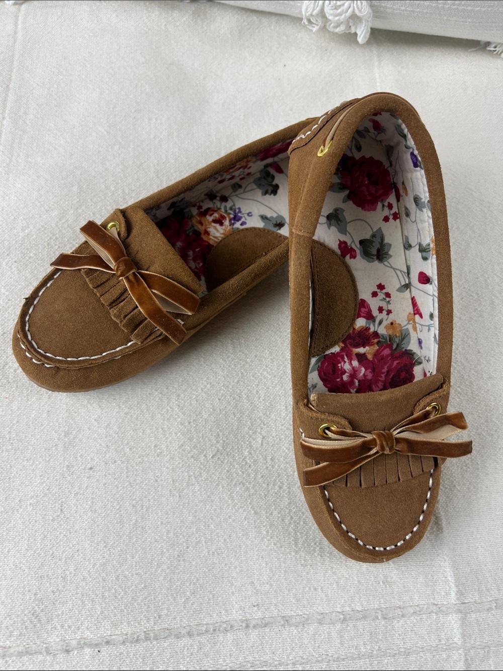 NWOT Cabela's Women's Chestnut Suede Bow Moccasins with Floral Lining, no box